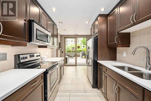 1610 - 330 Ridout Street, London, ON - Indoor Photo Showing Kitchen With Double Sink With Upgraded Kitchen