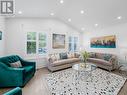 160 Carlyle Crescent, Aurora, ON  - Indoor Photo Showing Living Room 