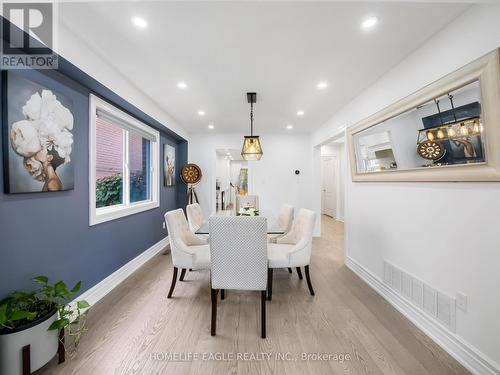 160 Carlyle Crescent, Aurora, ON - Indoor Photo Showing Dining Room