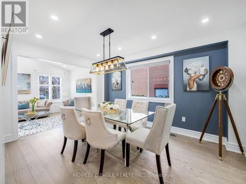 160 Carlyle Crescent, Aurora, ON - Indoor Photo Showing Dining Room