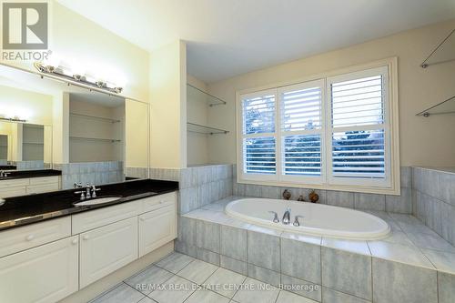 645 Cranleigh Court, Mississauga, ON - Indoor Photo Showing Bathroom