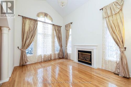 645 Cranleigh Court, Mississauga, ON - Indoor Photo Showing Living Room With Fireplace