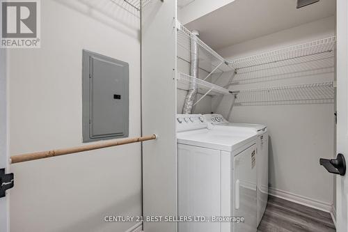 908 - 101 Subway Crescent, Toronto, ON - Indoor Photo Showing Laundry Room