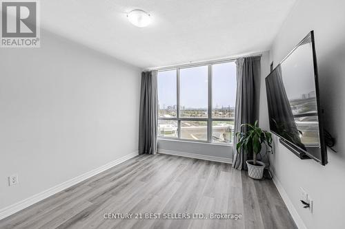 908 - 101 Subway Crescent, Toronto, ON - Indoor Photo Showing Other Room