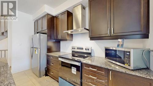 61 Keppel Circle N, Brampton, ON - Indoor Photo Showing Kitchen