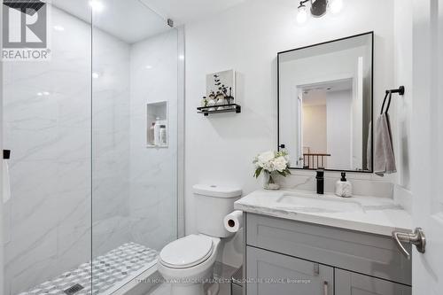 95 - 100 Parrotta Drive, Toronto, ON - Indoor Photo Showing Bathroom