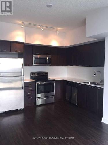 1704 - 2220 Lake Shore Boulevard, Toronto, ON - Indoor Photo Showing Kitchen