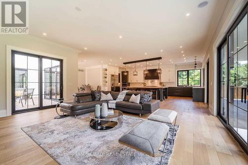 584 Fourth Line, Oakville, ON - Indoor Photo Showing Living Room