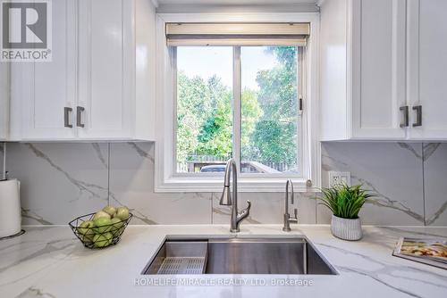 131 Poplar Drive, Cambridge, ON - Indoor Photo Showing Kitchen