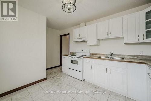 44 Currie Street, St. Catharines, ON - Indoor Photo Showing Kitchen With Double Sink