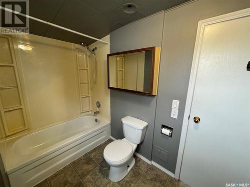 211 4Th Avenue E, Biggar, SK - Indoor Photo Showing Bathroom