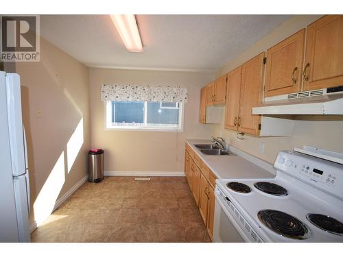 301 11Th  S Street, Cranbrook, BC - Indoor Photo Showing Kitchen With Double Sink