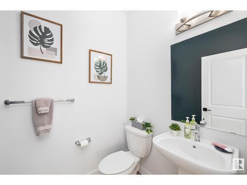 1568 Plum Ci Sw, Edmonton, AB - Indoor Photo Showing Bathroom