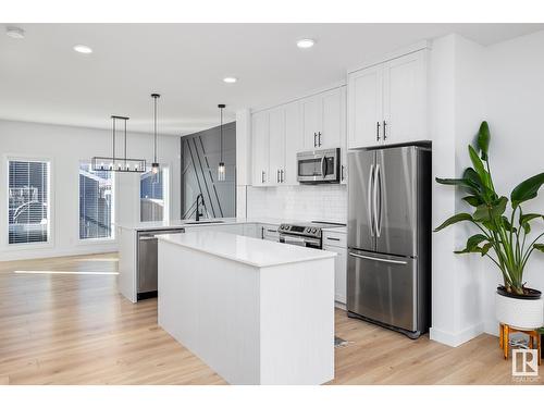 1568 Plum Ci Sw, Edmonton, AB - Indoor Photo Showing Kitchen With Stainless Steel Kitchen With Upgraded Kitchen