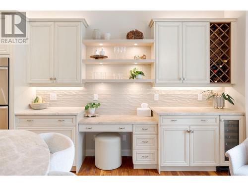 4480 Gallaghers Forest S, Kelowna, BC - Indoor Photo Showing Kitchen