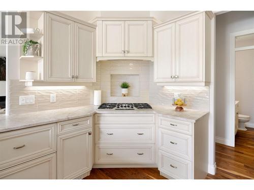 4480 Gallaghers Forest S, Kelowna, BC - Indoor Photo Showing Kitchen