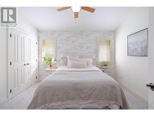 4480 Gallaghers Forest S, Kelowna, BC - Indoor Photo Showing Bedroom