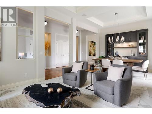 4480 Gallaghers Forest S, Kelowna, BC - Indoor Photo Showing Living Room