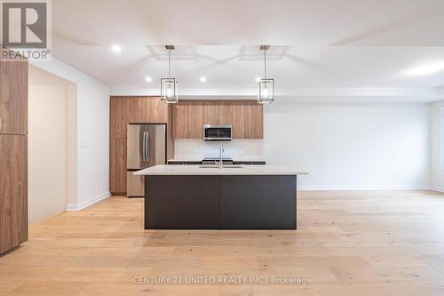 323 Mullighan Gardens, Peterborough (Northcrest), ON - Indoor Photo Showing Kitchen With Upgraded Kitchen