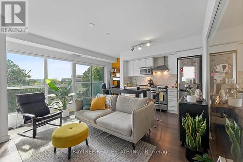 304 - 58 Orchard View Boulevard, Toronto, ON - Indoor Photo Showing Living Room