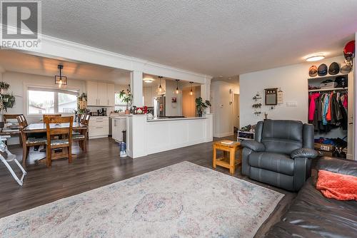 943 Vedder Crescent, Prince George, BC - Indoor Photo Showing Living Room