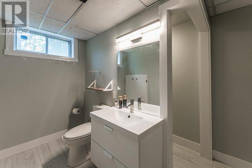 943 Vedder Crescent, Prince George, BC - Indoor Photo Showing Bathroom