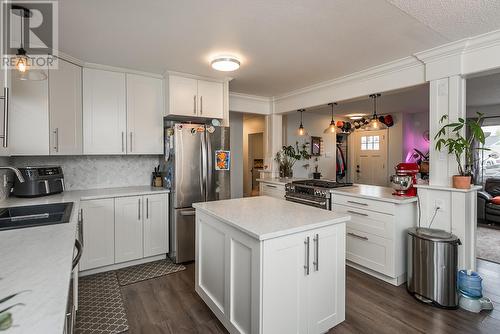 943 Vedder Crescent, Prince George, BC - Indoor Photo Showing Kitchen