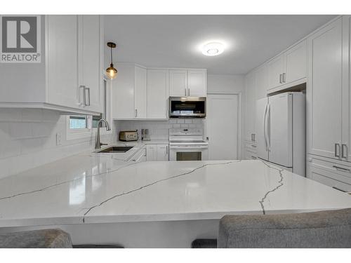 206 N Ogilvie Street, Prince George, BC - Indoor Photo Showing Kitchen