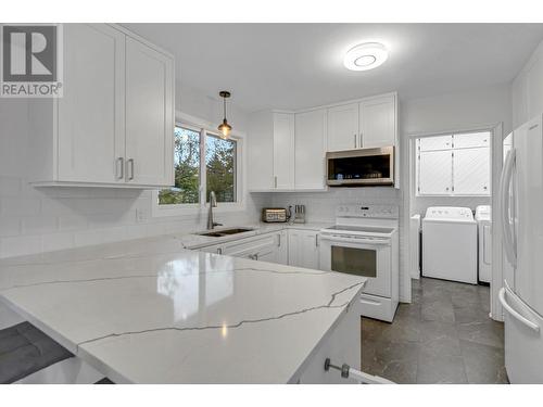 206 N Ogilvie Street, Prince George, BC - Indoor Photo Showing Kitchen