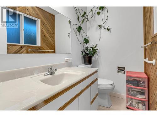 206 N Ogilvie Street, Prince George, BC - Indoor Photo Showing Bathroom