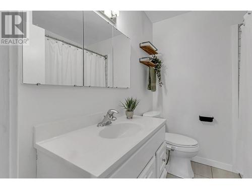 206 N Ogilvie Street, Prince George, BC - Indoor Photo Showing Bathroom