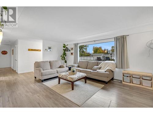 206 N Ogilvie Street, Prince George, BC - Indoor Photo Showing Living Room