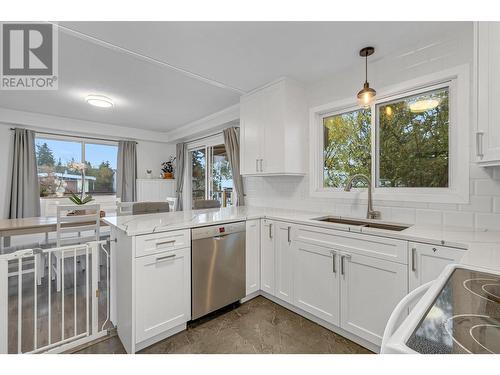 206 N Ogilvie Street, Prince George, BC - Indoor Photo Showing Kitchen With Double Sink