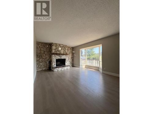 1746 Happyvale Avenue, Kamloops, BC - Indoor Photo Showing Living Room With Fireplace