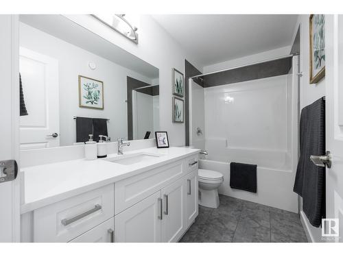 980 Daniels Lo Sw, Edmonton, AB - Indoor Photo Showing Bathroom