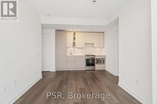 3501 - 3900 Confederation Parkway, Mississauga, ON - Indoor Photo Showing Kitchen