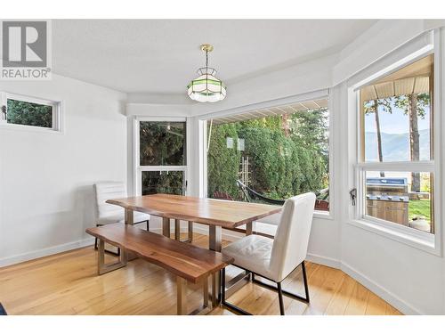 4861 11 Street Ne, Salmon Arm, BC - Indoor Photo Showing Dining Room