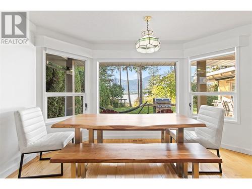 4861 11 Street Ne, Salmon Arm, BC - Indoor Photo Showing Dining Room