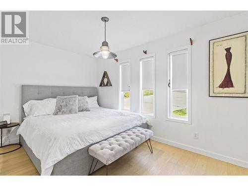 4861 11 Street Ne, Salmon Arm, BC - Indoor Photo Showing Bedroom