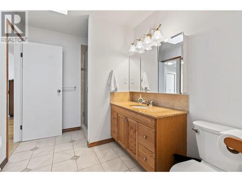 4861 11 Street Ne, Salmon Arm, BC - Indoor Photo Showing Bathroom