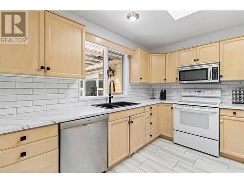 4861 11 Street Ne, Salmon Arm, BC - Indoor Photo Showing Kitchen With Double Sink