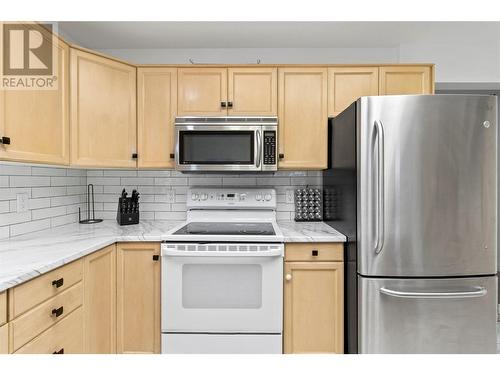 4861 11 Street Ne, Salmon Arm, BC - Indoor Photo Showing Kitchen