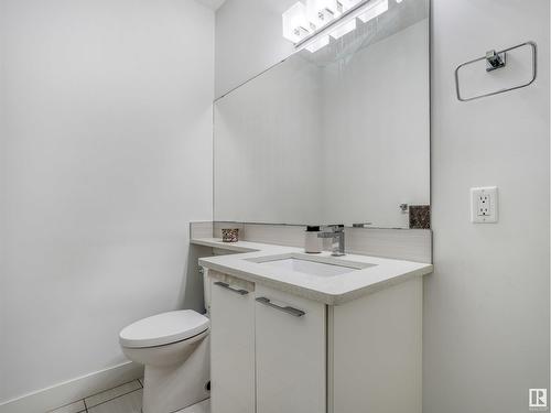 272 Fraser Wy Nw, Edmonton, AB - Indoor Photo Showing Bathroom