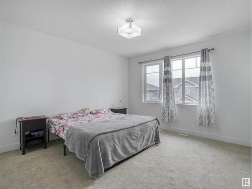 272 Fraser Wy Nw, Edmonton, AB - Indoor Photo Showing Bedroom