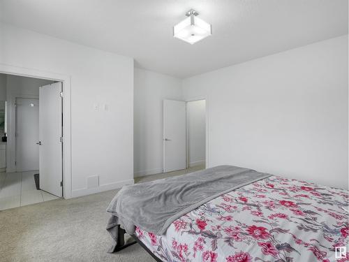 272 Fraser Wy Nw, Edmonton, AB - Indoor Photo Showing Bedroom