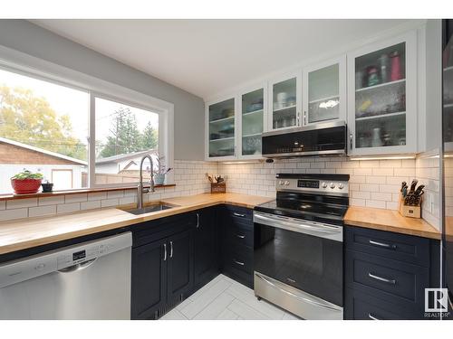 10930 66 Av Nw, Edmonton, AB - Indoor Photo Showing Kitchen