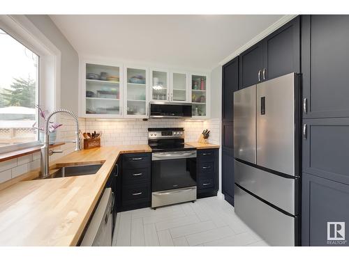 10930 66 Av Nw, Edmonton, AB - Indoor Photo Showing Kitchen