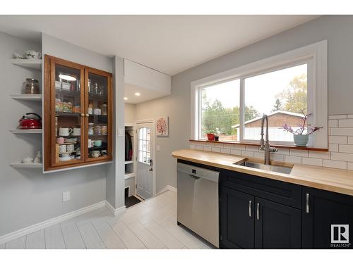 10930 66 Av Nw, Edmonton, AB - Indoor Photo Showing Kitchen