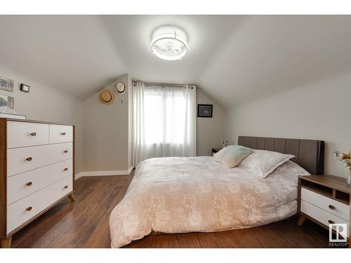 10930 66 Av Nw, Edmonton, AB - Indoor Photo Showing Bedroom