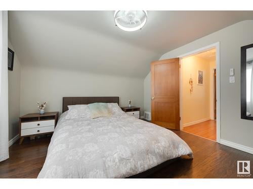 10930 66 Av Nw, Edmonton, AB - Indoor Photo Showing Bedroom